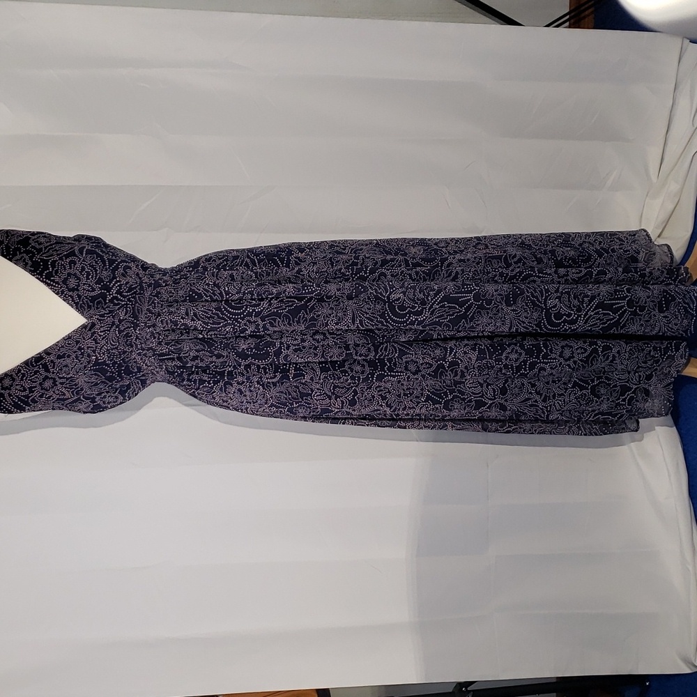 Maternity maxi dress size M. Floral dot print navy, white. Tie belt. Deep V neck